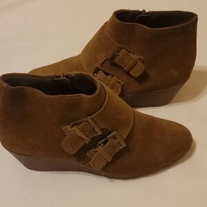 Munro brown wedge booties size 8